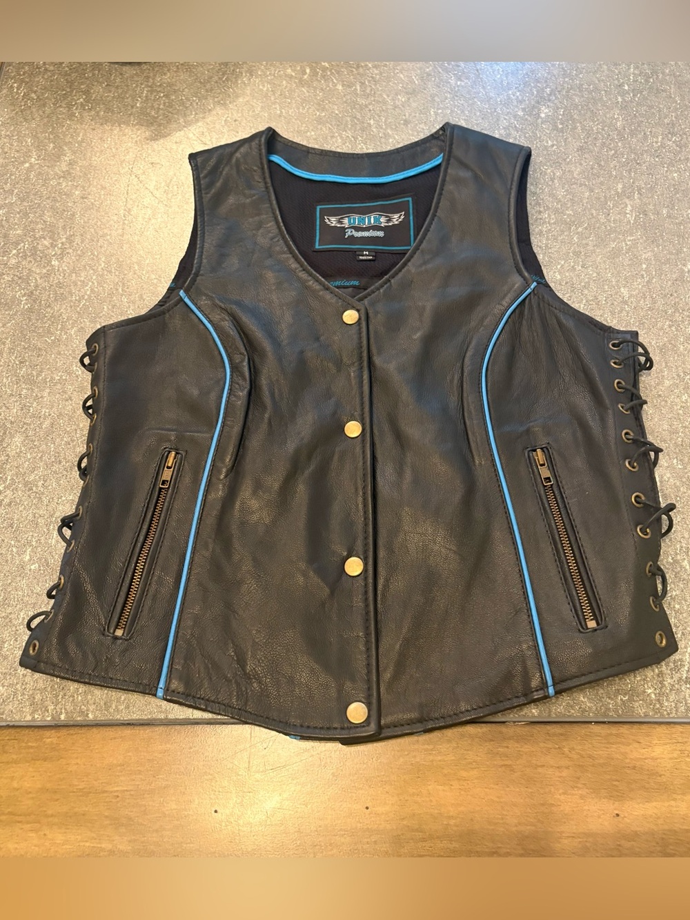 The Ultimate Biker-Chic / Indie Sleaze Statement Piece - 100 % leather (M)